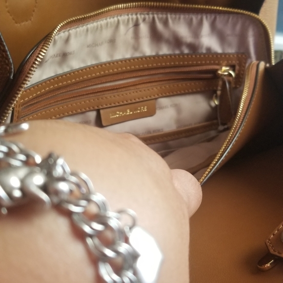 Sold on Vinted. Michael kors purse - Picture 4 of 4